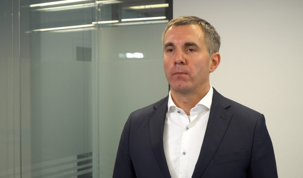 Ponad 60 proc. Polaków odczuwa negatywne skutki pracy zdalnej. Skuteczniej radzą sobie z nimi pracownicy aktywni fizycznie