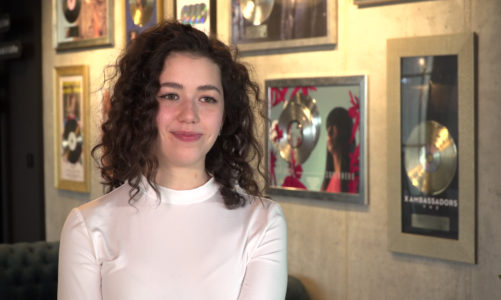 W najnowszym teledysku Natalii Zastępy „Wiesz, jak jest” wystąpi Jolanta Janus, gwiazda głośnej produkcji „Lekcja miłości”. „Ta kobieta to jest torpeda”