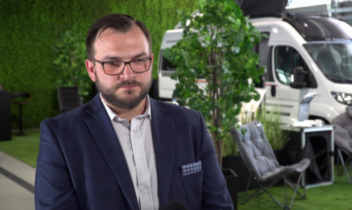 Biwakowanie podbija polski rynek turystyczny. Rejestracje kamperów i przyczep kempingowych wystrzeliły w górę