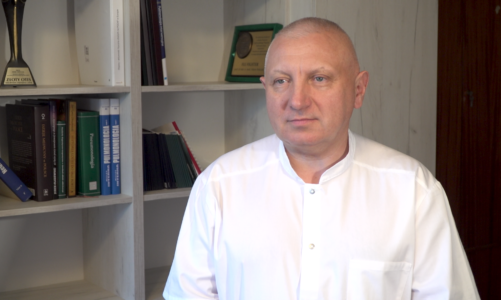 Co roku kilkaset tysięcy osób w Polsce choruje na pozaszpitalne zapalenie płuc. Wywołuje je nie tylko COVID-19, lecz także bakterie