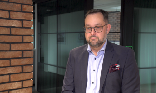 Firmy chętnie badają doświadczenia konsumentów dotyczące produktów lub usług. Lekceważą jednak ich negatywne opinie