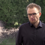 Mimo słabnięcia kolejnej fali pandemii szczepienia powinny pozostawać priorytetem polityki zdrowotnej. Chętnych jednak nie przybywa