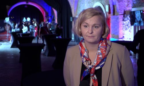 Otylia Jędrzejczak: Pandemia odcisnęła ogromne piętno na naszej psychice. Teraz zdjęliśmy maseczki, a nadal jesteśmy za nimi schowani