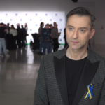 Filip Bobek: Bardzo lubię robić zdjęcia na backstage’u. Kadry z zaplecza zawsze mają wyjątkowy smaczek