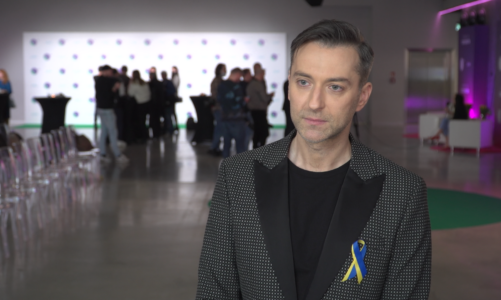 Filip Bobek: Bardzo lubię robić zdjęcia na backstage’u. Kadry z zaplecza zawsze mają wyjątkowy smaczek