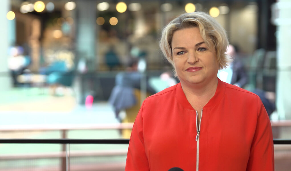 Katarzyna Bosacka: Z powodu inflacji kupujemy więcej tanich wędlin, chleba i margaryny, a coraz mniej mięsa, chleba na zakwasie czy masła. Coraz rzadziej jadamy też na mieście