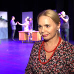 Magdalena Stużyńska: Spektakl „NieDochodzenie” demaskuje absurdy w naszym życiu politycznym i codziennym. Obnaża też mechanizmy manipulacji stosowane przez władzę