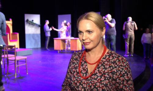 Magdalena Stużyńska: Spektakl „NieDochodzenie” demaskuje absurdy w naszym życiu politycznym i codziennym. Obnaża też mechanizmy manipulacji stosowane przez władzę