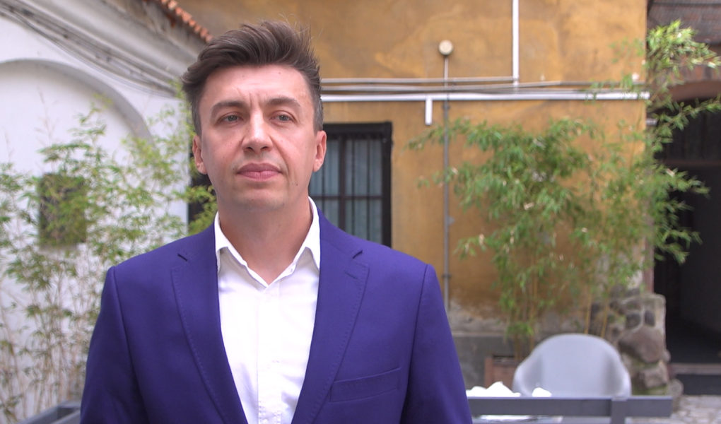 Bajkoterapia może być skutecznym narzędziem edukacyjnym. Wspiera rozwój emocjonalny u dziecka i pomaga mu radzić sobie z codziennymi problemami