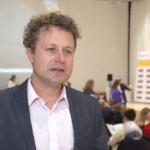 Maciej Pertkiewicz: Smartfony i komputery są bardzo dużą konkurencją dla książek. Bez odpowiedniej zachęty czy delikatnego przymusu dziecko samo nie sięgnie po lekturę