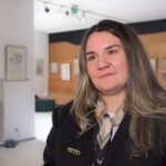 Pracownicy i studenci często korzystają ze sztucznej inteligencji do celów prywatnych. Nie wiedzą, jak ją wykorzystać w pracy